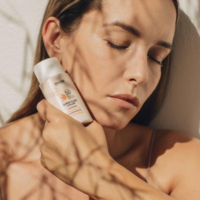 Солнцезащитный BB-флюид c тонирующим эффектом с гиалуроновой кислотой SPF 50 Babe Laboratorios Super Fluid Color 50 мл купить в Украине 4