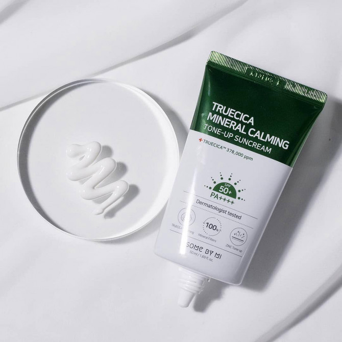 Заспокійливий сонцезахисний крем SOME BY MI Truecica Mineral Calming Tone-Up Suncream SPF50+ PA++++ 50 мл купити в Україні 3