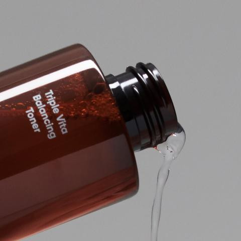 Зволожуючий тонер з прополісом та гіалуроновою кислотою COMMONLABS Triple Vita Balancing Toner 210 мл купити в Україні 3