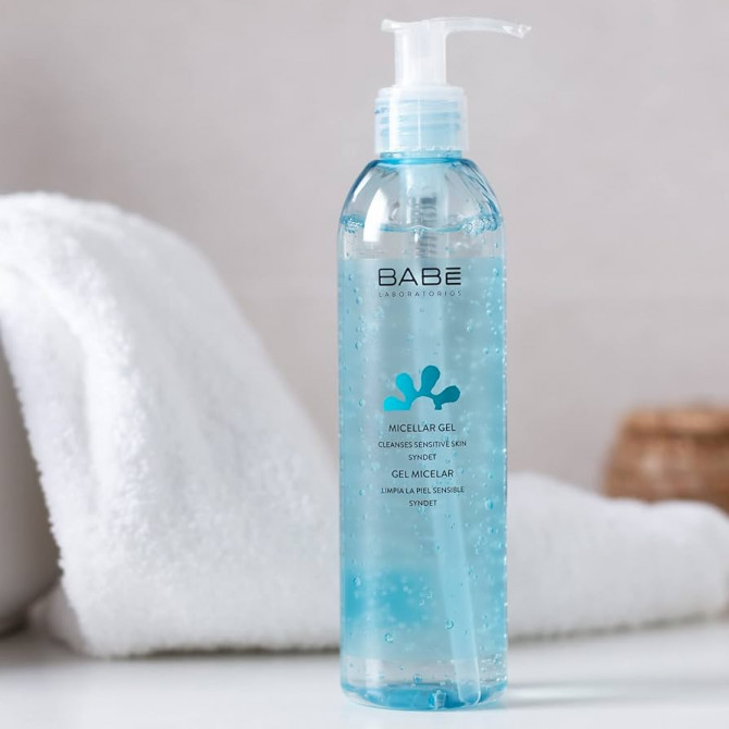 Мицеллярный гель для деликатного и глубокого очищения кожи Babe Laboratorios Micelar Gel Cleanses Sensitive Skin Syndet 245 мл купить в Украине 2