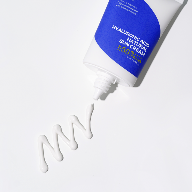 Увлажняющий солнцезащитный крем с гиалуроновой кислотой ISNTREE Hyaluronic Acid Natural Sun Cream SPF50  50 мл купить в Украине 3