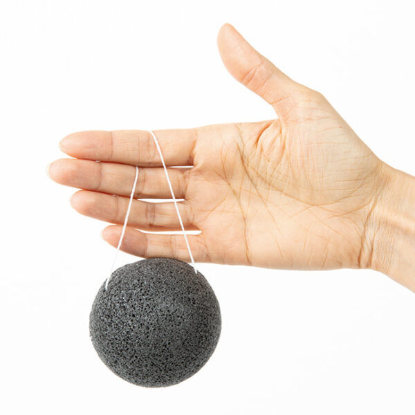 Очищающий спонж конняку с древесным углем Trimay Charcoal Konjac Sponge 1 шт купить в Украине 2