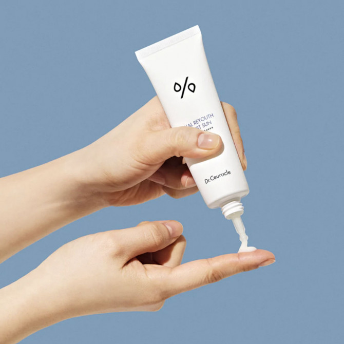 Зволожуючий сонцезахисний крем Dr.Ceuracle Hyal Reyouth Moist Sun SPF 50+ / PA++++ 50 мл купити в Україні 3