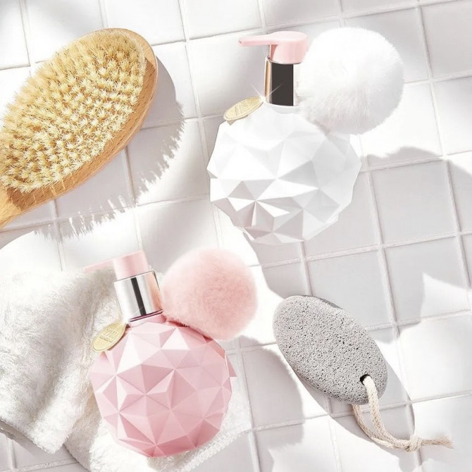 Лосьйон для обличчя і тіла з комплексом амінокислот YNM Konad Petit Leaf Body Lotion 300 мл купити в Україні 3