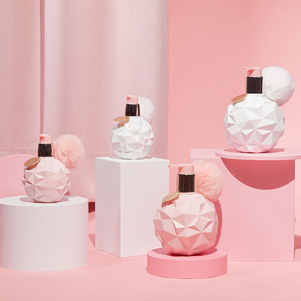 Лосьйон для обличчя і тіла з комплексом амінокислот YNM Konad Petit Leaf Body Lotion 300 мл купити в Україні 4