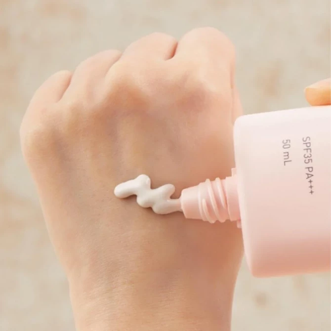 Матуючий і вирівнюючий тон сонцезахисний крем Innisfree Tone Up No Sebum Sunscreen SPF50 PA ++++ 50 мл купити в Україні 2