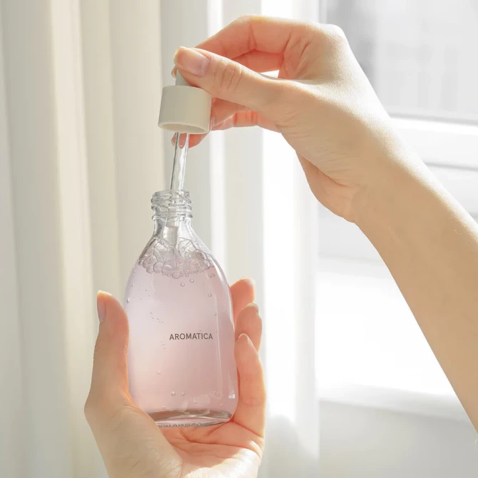 Омолаживающая увлажняющая сыворотка с экстрактом дамасской розы AROMATICA Reviving Rose Infusion Serum 100 мл купить в Украине 3