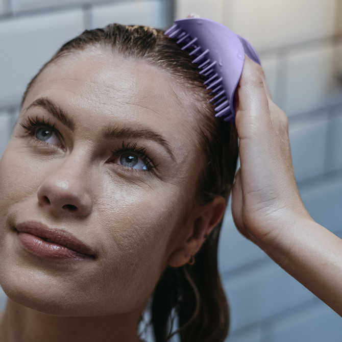 Щетка для массажа головы сиреневая Tangle Teezer The Scalp Exfoliator and Massager Lavender Lite купить в Украине 6