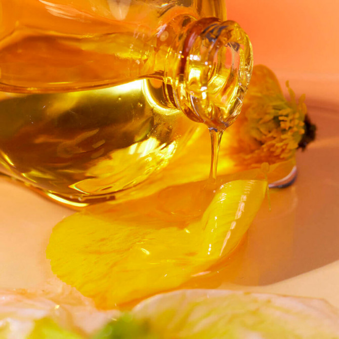 Парфюмированное масло для поврежденных волос с цветочным ароматом Lador Perfumed Hair Oil 03 Osmanthus 80 мл купить в Украине 3