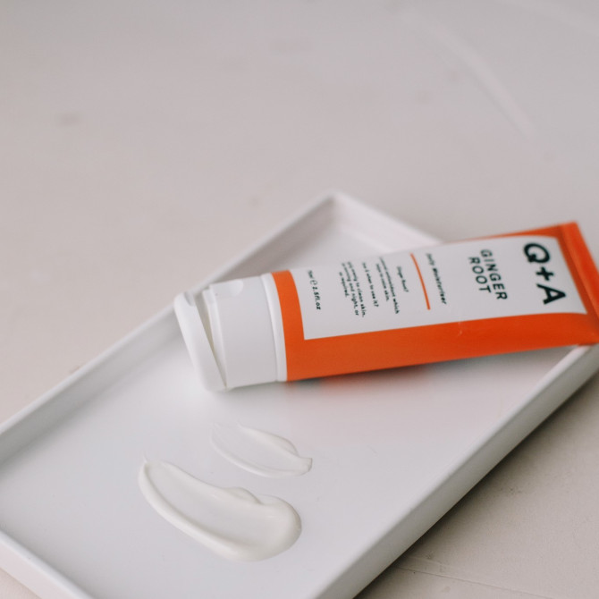 Зволожуючий крем для обличчя на основі кореня імбиру Q+A Ginger Root Daily Moisturiser 75 мл купити в Україні 3