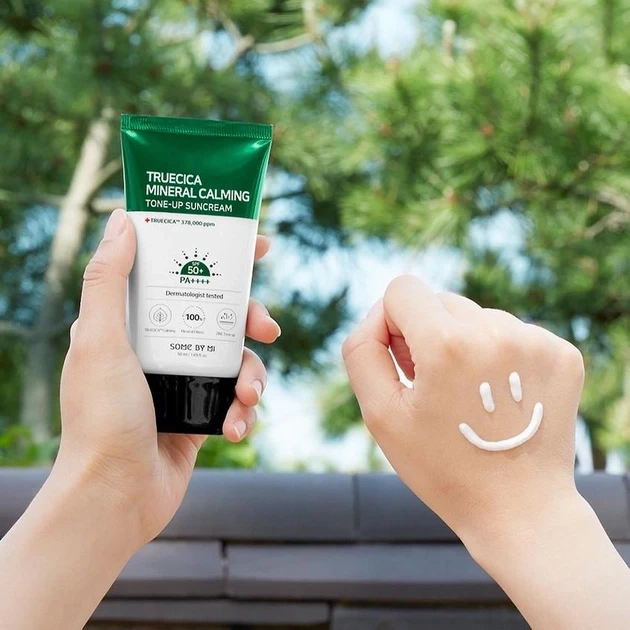 Заспокійливий сонцезахисний крем SOME BY MI Truecica Mineral Calming Tone-Up Suncream SPF50+ PA++++ 50 мл купити в Україні 2