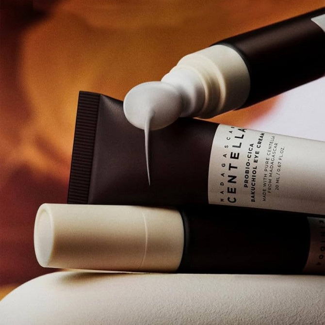 Омолоджуючий крем для повік з бакучиолом та керамідами SKIN1004 Madagascar Centella Probio-Cica Bakuchiol Eye Cream 20 мл купити в Україні 3