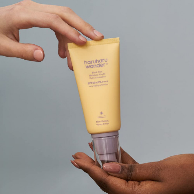 Зволожуючий сонцезахисний крем з матовим фінішом Haruharu WONDER Black Rice Moisture Airyfit Daily Sunscreen 50 мл купити в Україні 2