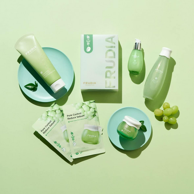 Пінка-скраб з екстрактом зеленого винограду FRUDIA Green Grape Pore Control Scrub Cleansing Foam 145 мл купити в Україні 2