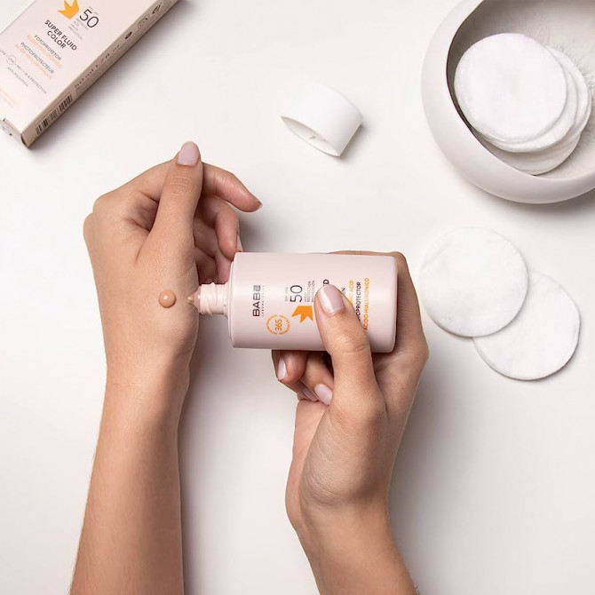 Солнцезащитный BB-флюид c тонирующим эффектом с гиалуроновой кислотой SPF 50 Babe Laboratorios Super Fluid Color 50 мл купить в Украине 3