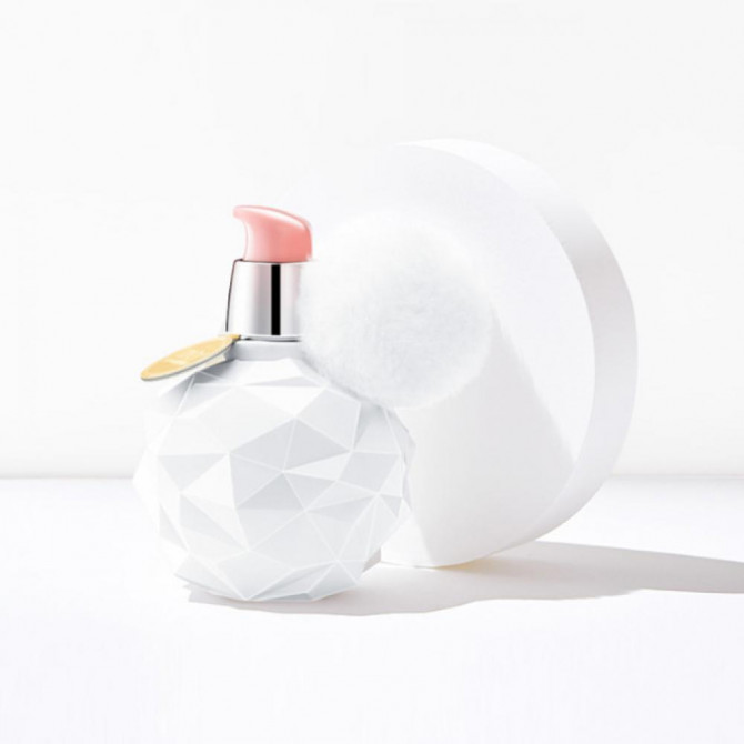Лосьйон для обличчя і тіла з комплексом амінокислот YNM Konad Petit Leaf Body Lotion 300 мл купити в Україні 2