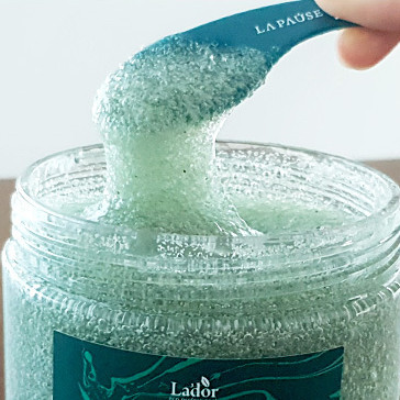 Скраб для тіла з пемзою і морською сіллю Lador LA PAUSE Deep Sea Body Scrub 280 г купити в Україні 4