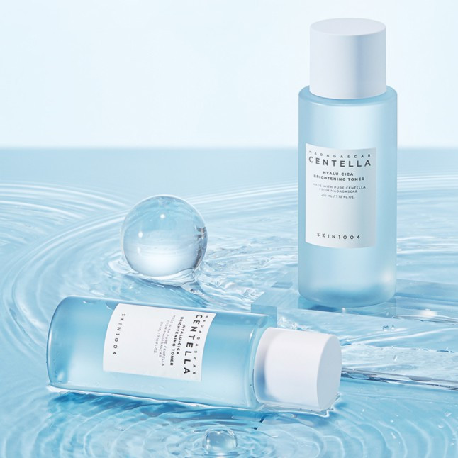 Освітлювальний тонер з центелою та гіалуроновою кислотою SKIN1004 Madagascar Centella Hyalu-Cica Brightening Toner 30 мл купити в Україні 2