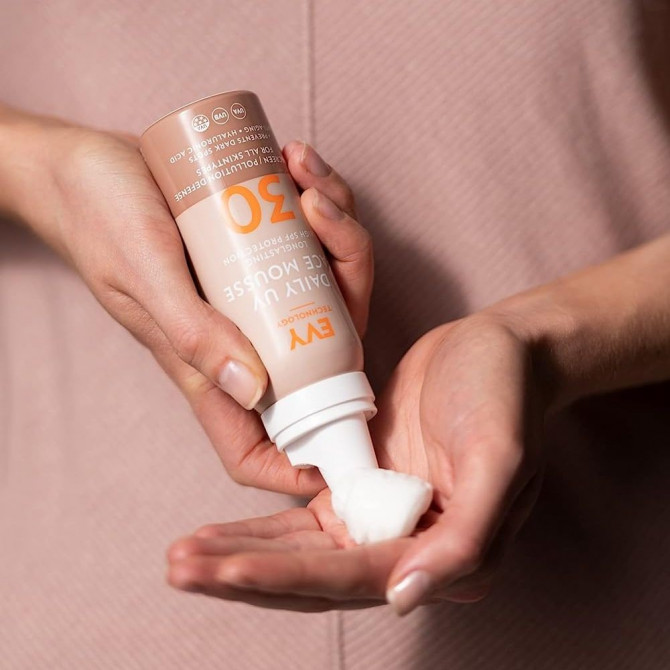 Щоденний сонцезахисний мус для обличчя  EVY Technology Daily UV Face Mousse SPF 30 75 мл купити в Україні 2