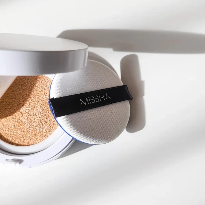 Зволожуючий кушон # 21 Missha M Magic Cushion Moist Up SPF50 + / PA +++ # 21 15 мл купити в Україні 4
