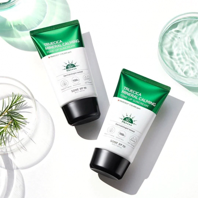 Заспокійливий сонцезахисний крем SOME BY MI Truecica Mineral Calming Tone-Up Suncream SPF50+ PA++++ 50 мл купити в Україні 4