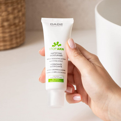 Зволожуючий крем для жирної та проблемної шкіри Babe Laboratorios Stop Akn Skin Hidratante Moisturiser 50 мл купити в Україні 3