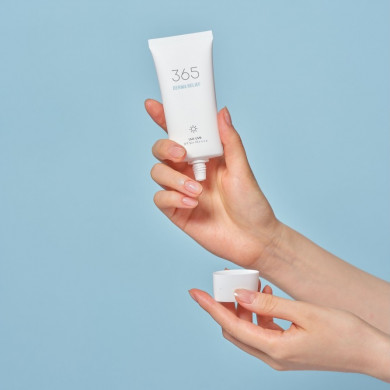 Сонцезахисний крем с аквацерамід та скваланом ROUND LAB 365 Derma Relief Sunscreen 50 мл купити в Україні 3