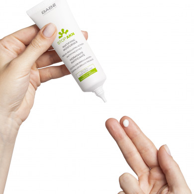 Зволожуючий крем для жирної та проблемної шкіри Babe Laboratorios Stop Akn Skin Hidratante Moisturiser 50 мл купити в Україні 2