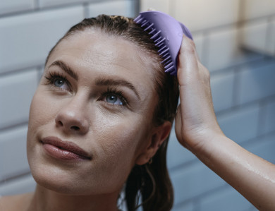 Щетка для массажа головы сиреневая Tangle Teezer The Scalp Exfoliator and Massager Lavender Lite купить в Украине 6