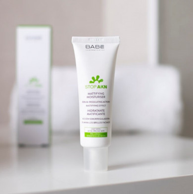 Зволожуючий крем для жирної та проблемної шкіри Babe Laboratorios Stop Akn Skin Hidratante Moisturiser 50 мл купити в Україні 4