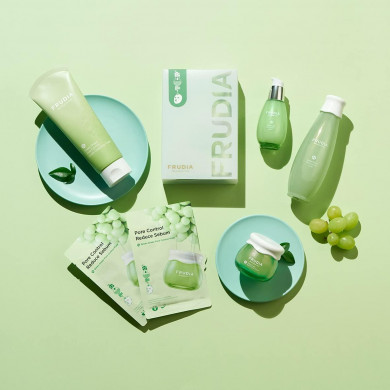Матуючий тонер з екстрактом зеленого винограду FRUDIA Green Grape Pore Control Toner 195 мл купити в Україні 2