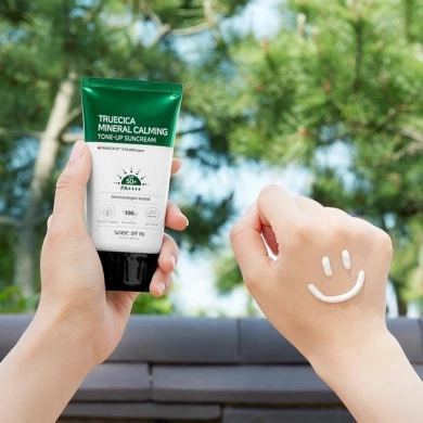 Заспокійливий сонцезахисний крем SOME BY MI Truecica Mineral Calming Tone-Up Suncream SPF50+ PA++++ 50 мл купити в Україні 2