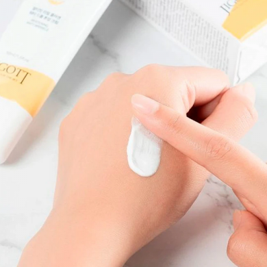Зволожуючий крем для обличчя з колагеном JIGOTT Ultimate Real Collagen Water Drop Tone Up Cream 50 мл купити в Україні 3