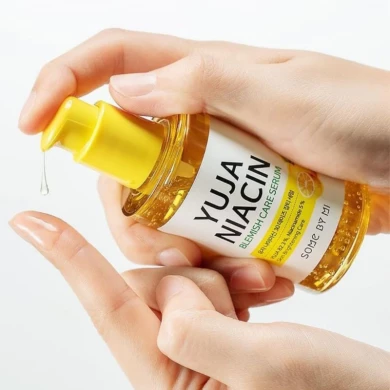 Освітлююча і вирівнююча тон шкіри сироватка SOME BY MI Yuja Niacin Blemish Care Serum 50 мл купити в Україні 3