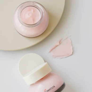 Зволожуючий омолоджуючий крем з екстрактом троянди AROMATICA Reviving Rose Infusion Cream 50 мл купити в Україні 3